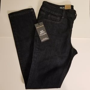 DKNY Jean's very slim fit stretch denim "jeggings" NWT